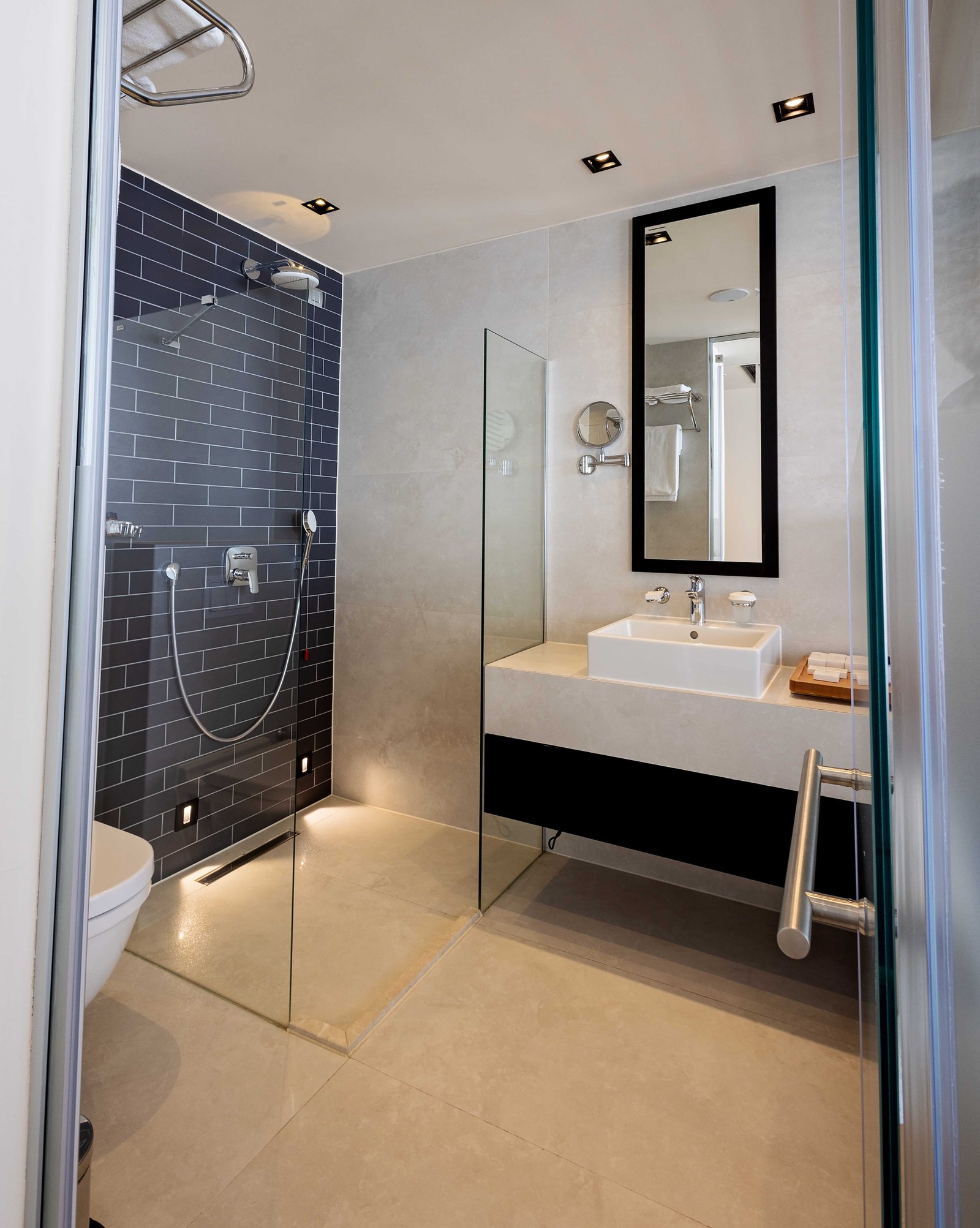 Bathroom marble vanity